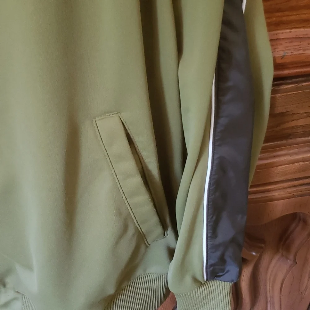 Nike Green and Gray Lightweight Jacket - Picture 2 of 4